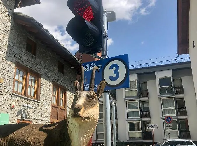 White Attic Апартаменти Брей-Червінія